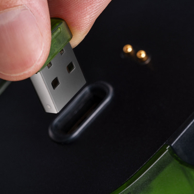 8BitDo Retro R8 Mouse - Xbox Edition - Gaming and Desktop Mouse Design